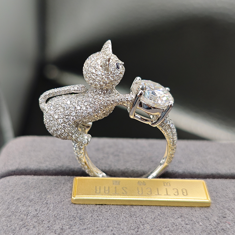 Cat-shaped diamond ring