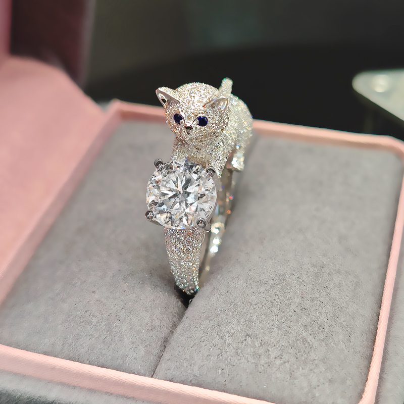 Cat-shaped diamond ring