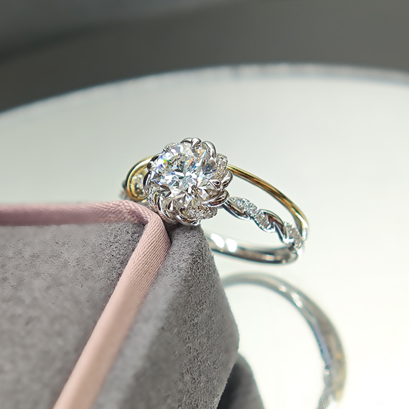 Vine-shaped design lab diamond ring