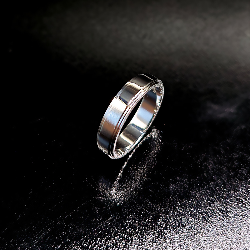 Men's halo diamongd ring