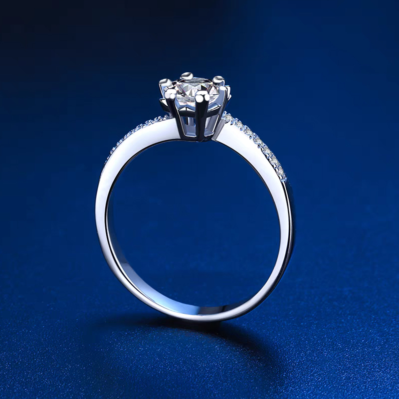 Six-Prong Set Twisted-Band Lab-Grown Diamond Ring（