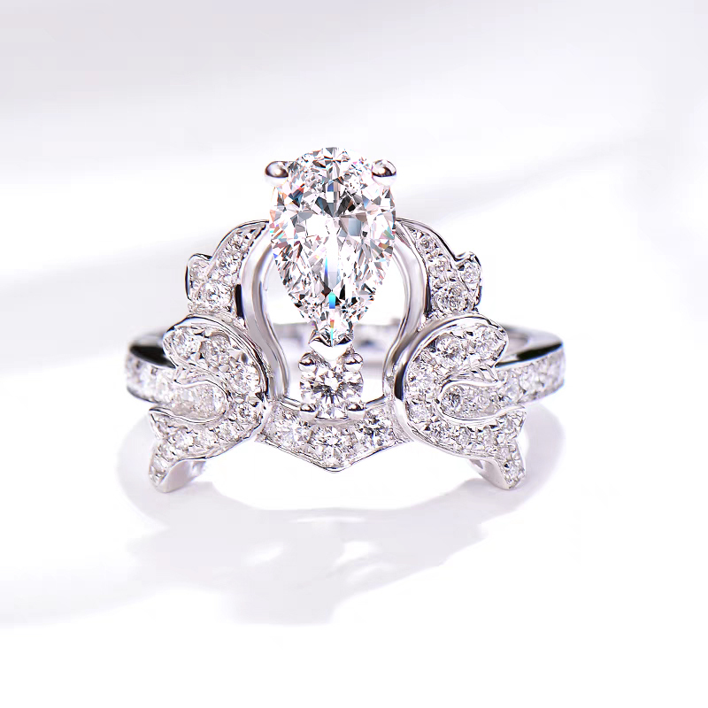 Golden Bellflower-Inspired Lab-Grown Diamond Ring