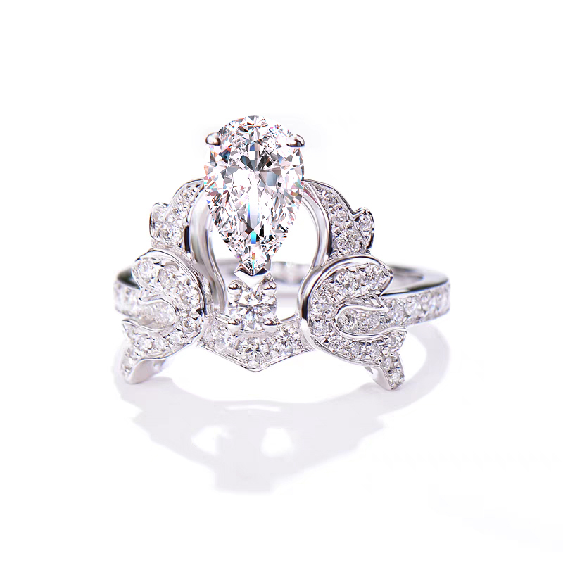 Golden Bellflower-Inspired Lab-Grown Diamond Ring