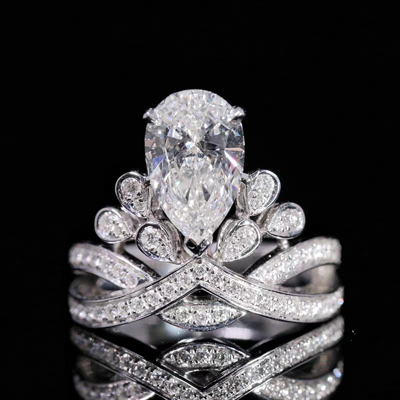 Heron Feather Tiara-Inspired Lab-Grown Diamond Ring