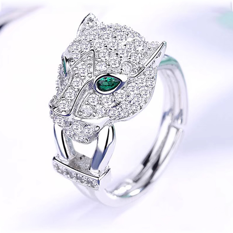 Leopard Head-Inspired Lab-Grown Diamond Ring
