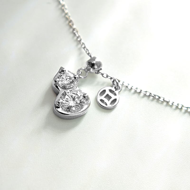 Gourd-Inspired Diamond Necklace