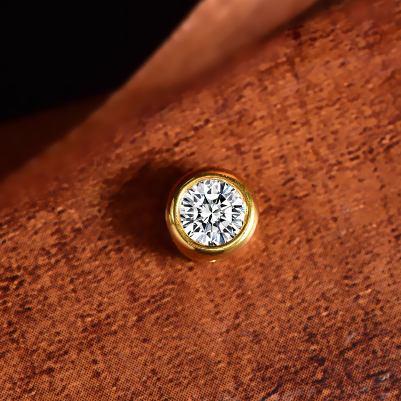 Bubble-Inspired Diamond Pendant