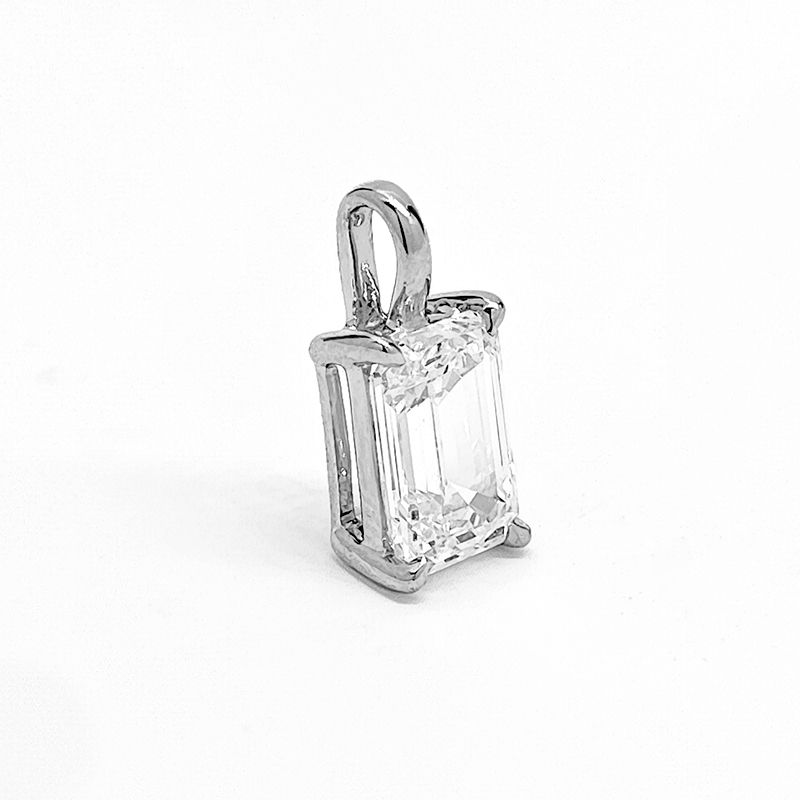 Emerald 4 prongs Cultrued Diamond Pendant