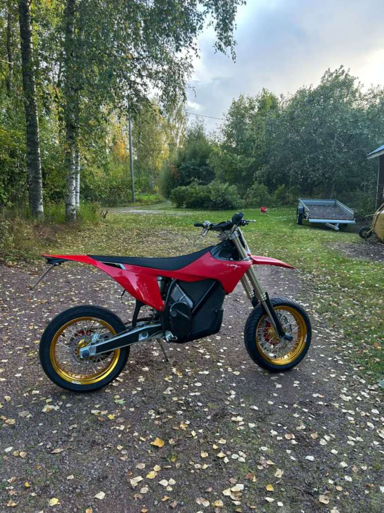 Compatible with Stark Varg All Models--VMX 3.5/5.0 Complete Motorcycle Supermoto Wheels Set CNC Gold Hubs Gold Rims with 320mm Disc, Rear Disc and a Sprocket