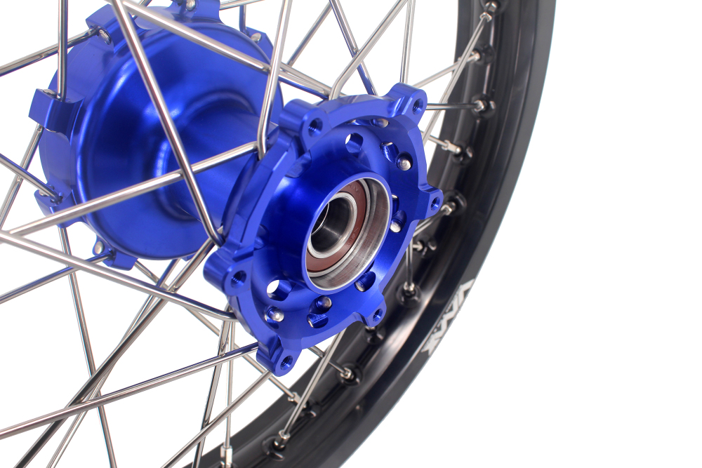 For KTM 690 Enduro R 2008-2026/ KTM 690 SMC 08-11/ / Husqvarna 701 Enduro 16 - 24 -- VMX 2.15 * 18 Rear Cush Drive Wheel CNC Blue Hub