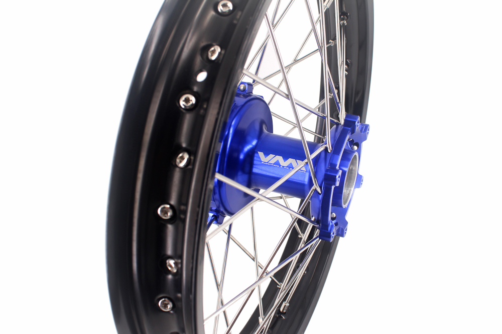 For KTM 690 Enduro R 2008-2026/ KTM 690 SMC 08-11/ / Husqvarna 701 Enduro 16 - 24 -- VMX 2.15 * 18 Rear Cush Drive Wheel CNC Blue Hub