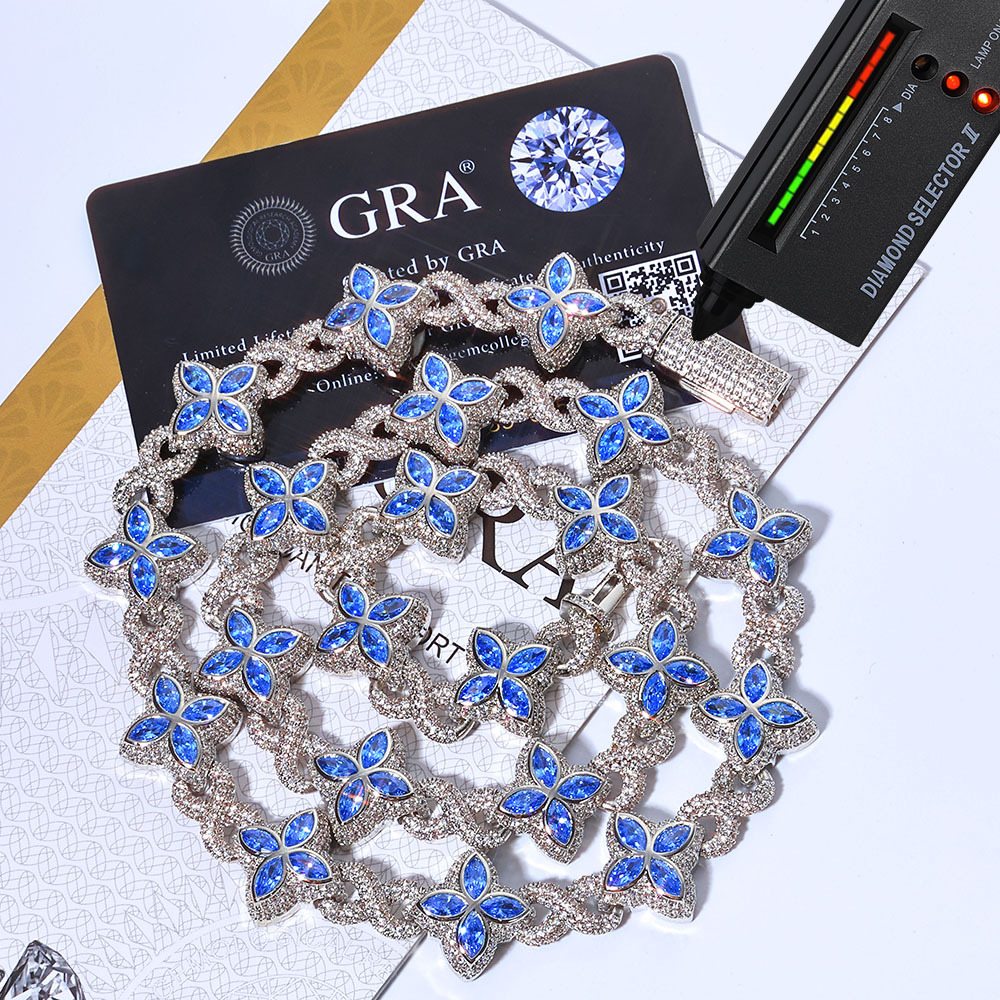 925 vvs Moissanite Lucky Clover