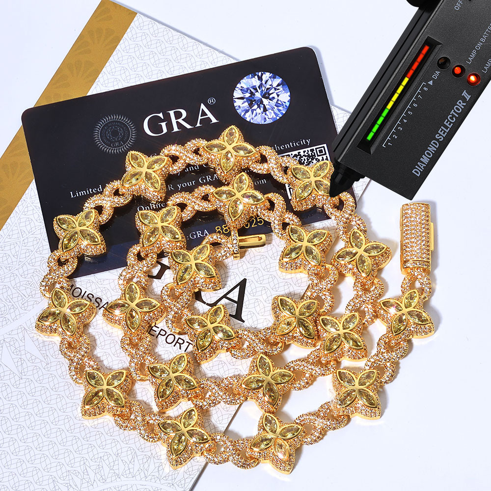 925 vvs Moissanite Lucky Clover