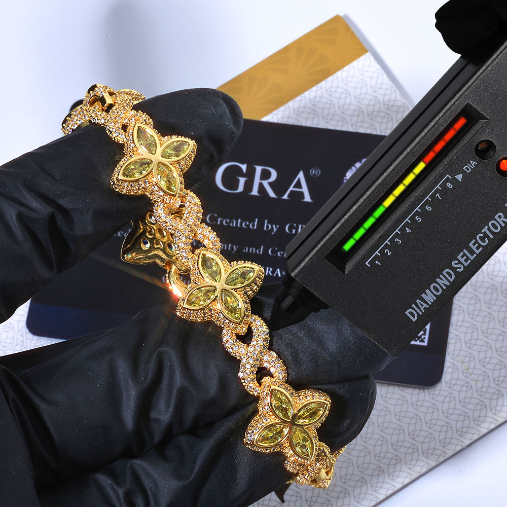 Four-Leaf Clover Bracelet  925 Silver & Moissanite Lucky Charm