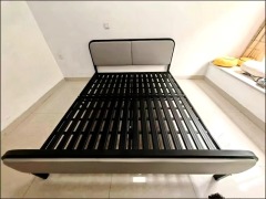 Metal bed