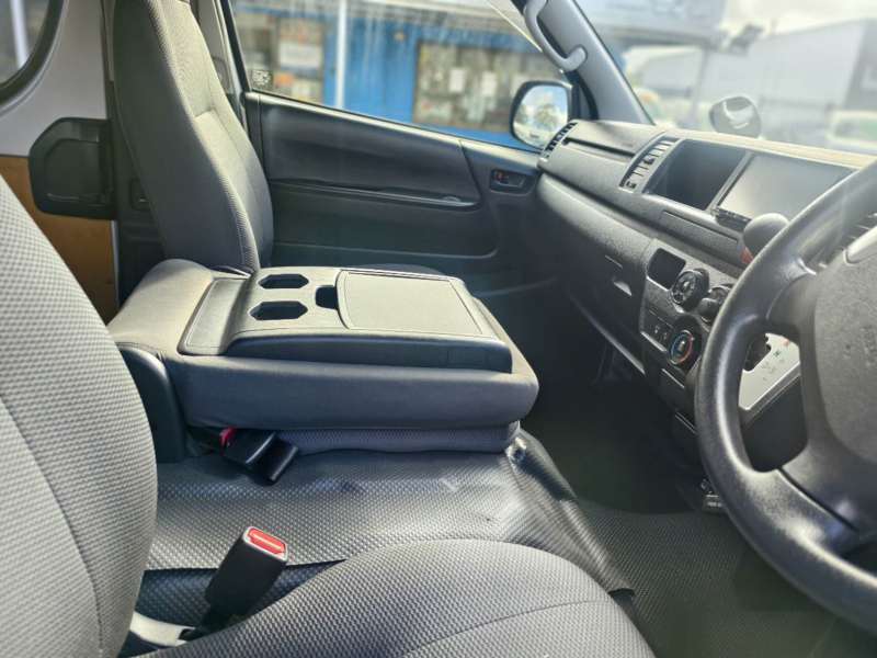 2018 TOYOTA Hiace, Commuter SLWB, high roof, wide body, 8961km, $ 49999, Ready for work.