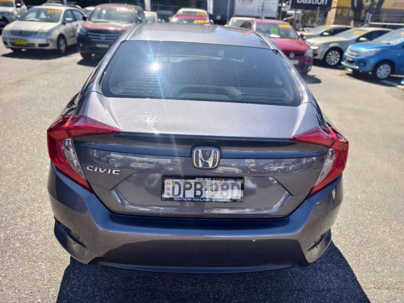 2017 HONDA Civic VTi, auto, well maintained, 3years warranty