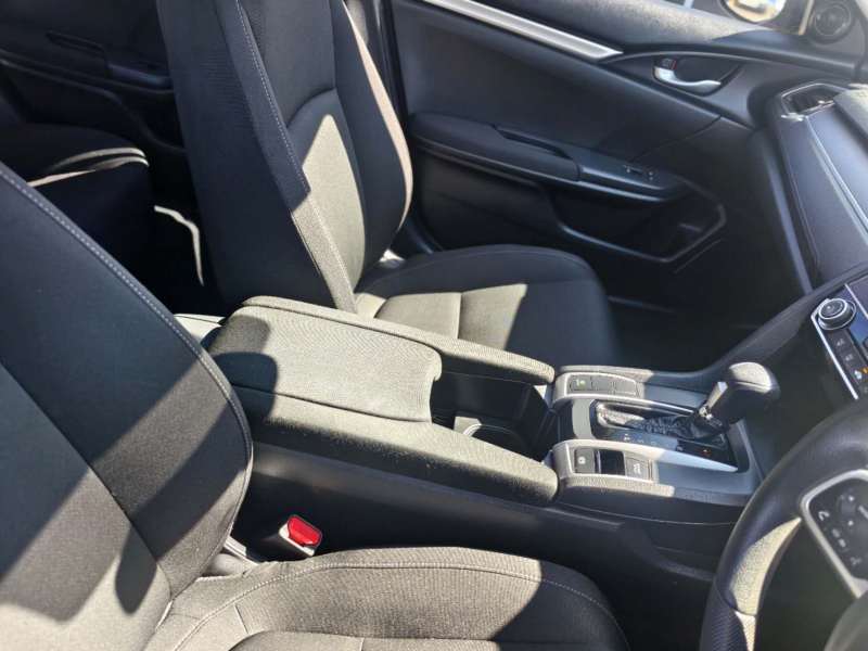 2017 HONDA Civic VTi, auto, well maintained, 3years warranty