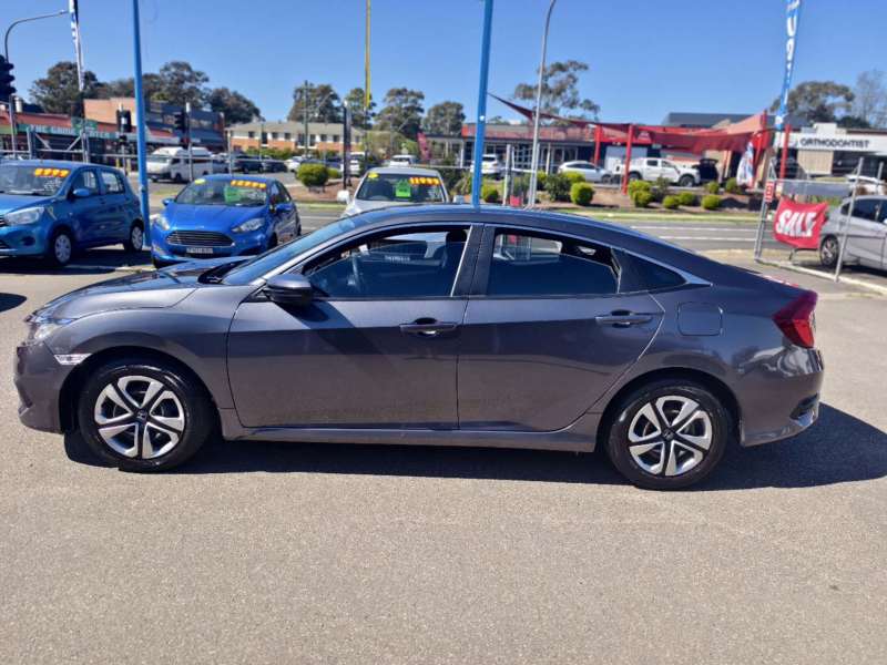 2017 HONDA Civic VTi, auto, well maintained, 3years warranty