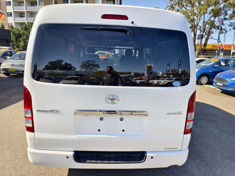 2012 TOYOTA Hiace, Wide body, Super Gl, well maintained