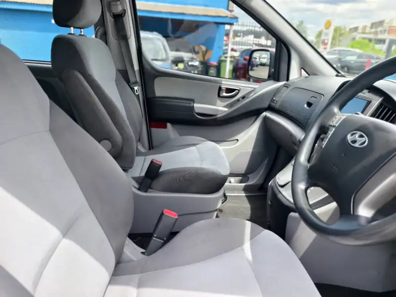 2015 HYUNDAI iMAX , auto, 8seats, low kilometers, $ 18999