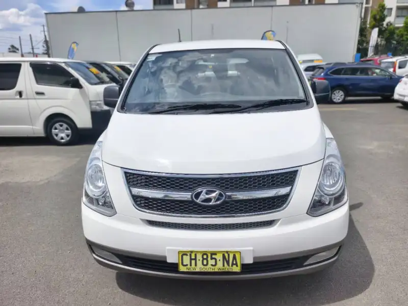 2015 HYUNDAI iMAX , auto, 8seats, low kilometers, $ 18999