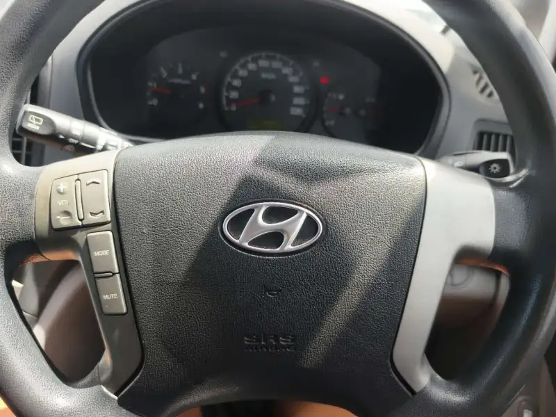 2015 HYUNDAI iMAX , auto, 8seats, low kilometers, $ 18999