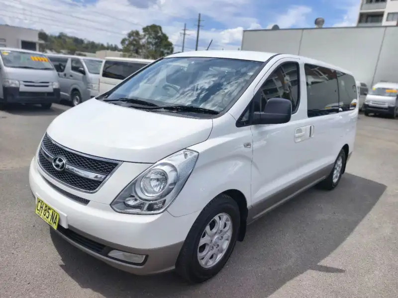 2015 HYUNDAI iMAX , auto, 8seats, low kilometers, $ 18999