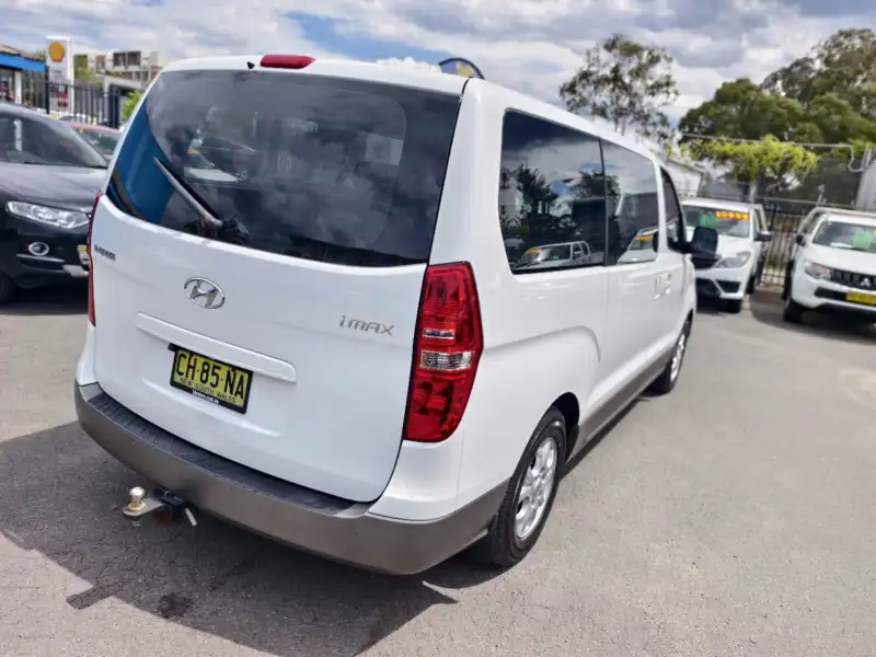 2015 HYUNDAI iMAX , auto, 8seats, low kilometers, $ 18999