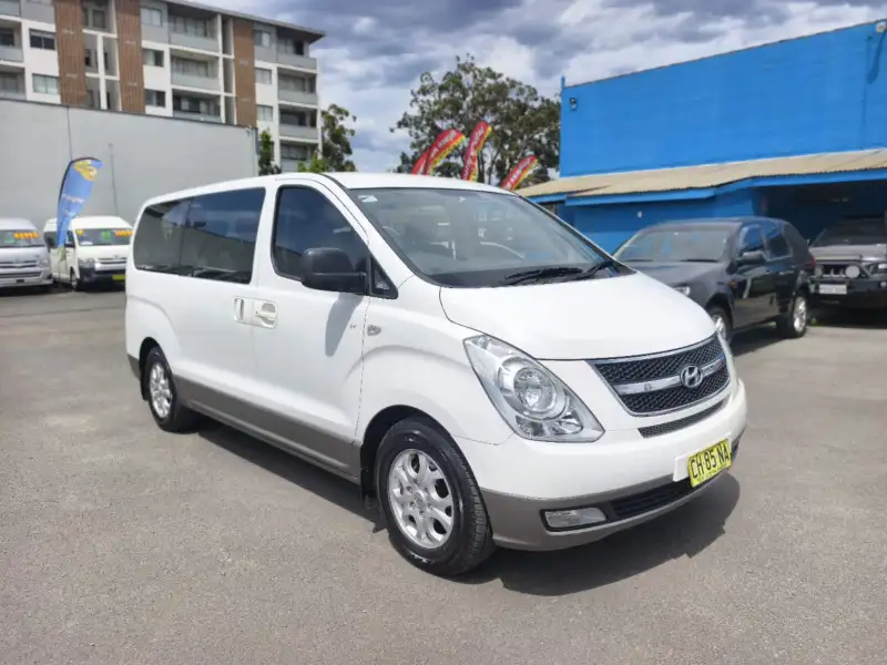 2015 HYUNDAI iMAX , auto, 8seats, low kilometers, $ 18999
