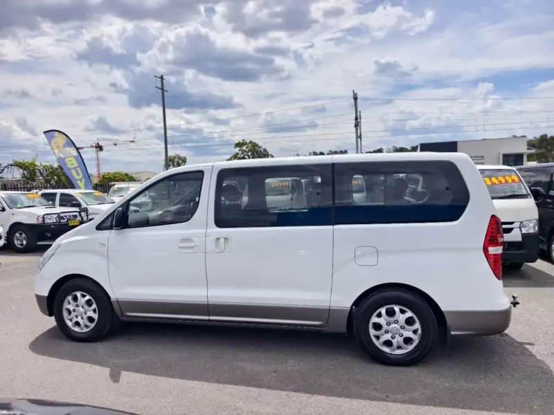 2015 HYUNDAI iMAX , auto, 8seats, low kilometers, $ 18999