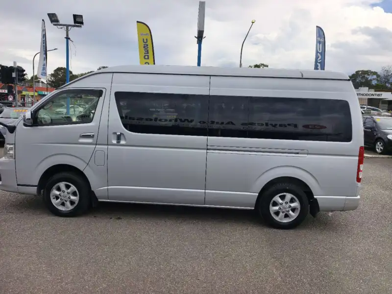 2013 TOYOTA Hiace, Commuter SLWB, high roof, wide body,10 seats, $ 31999 Ready for work.