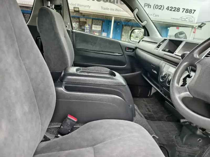 2013 TOYOTA Hiace, Commuter SLWB, high roof, wide body,10 seats, $ 31999 Ready for work.