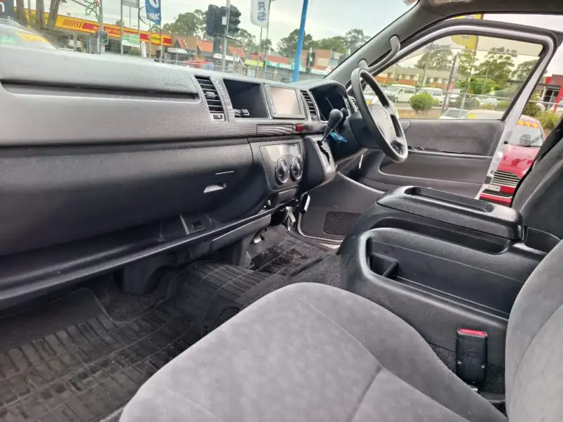 2013 TOYOTA Hiace, Commuter SLWB, high roof, wide body,10 seats, $ 31999 Ready for work.