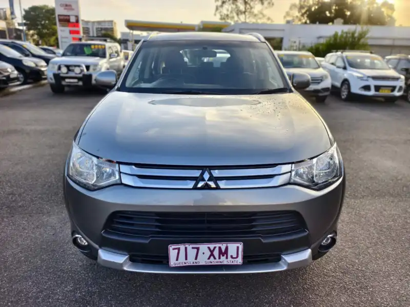 2015 MITSUBISHI OUTLANDER ES (4x4), low kilometers, $ 12999 On special