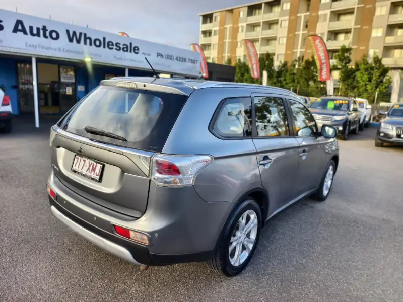 2015 MITSUBISHI OUTLANDER ES (4x4), low kilometers, $ 12999 On special
