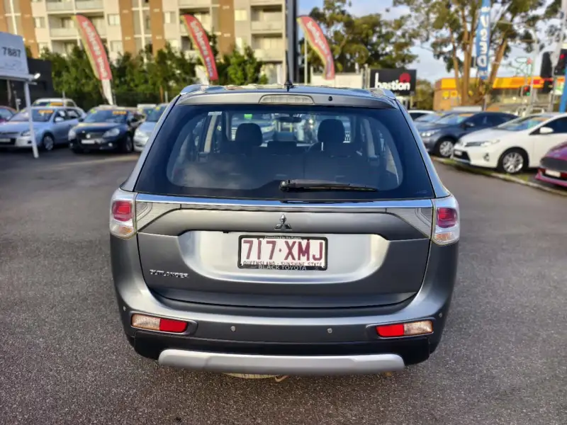 2015 MITSUBISHI OUTLANDER ES (4x4), low kilometers, $ 12999 On special