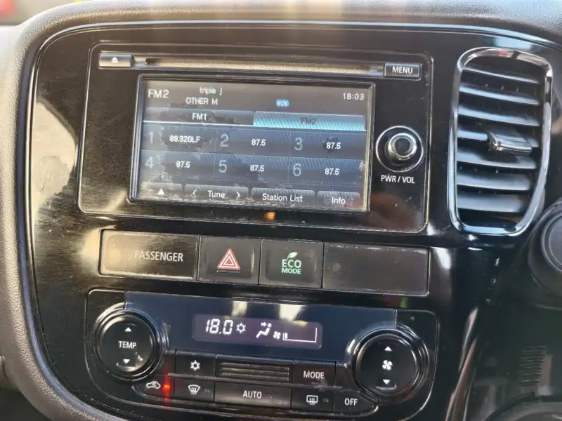 2015 MITSUBISHI OUTLANDER ES (4x4), low kilometers, $ 12999 On special