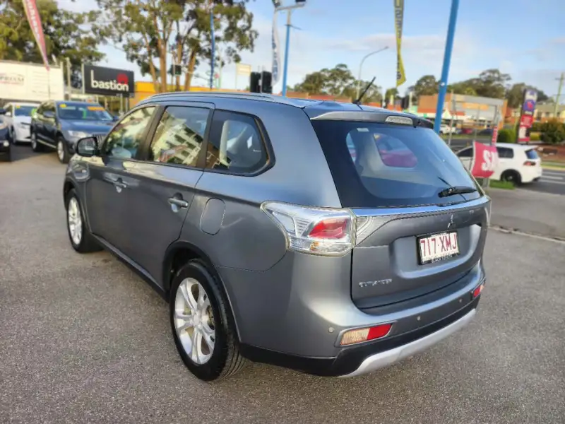 2015 MITSUBISHI OUTLANDER ES (4x4), low kilometers, $ 12999 On special
