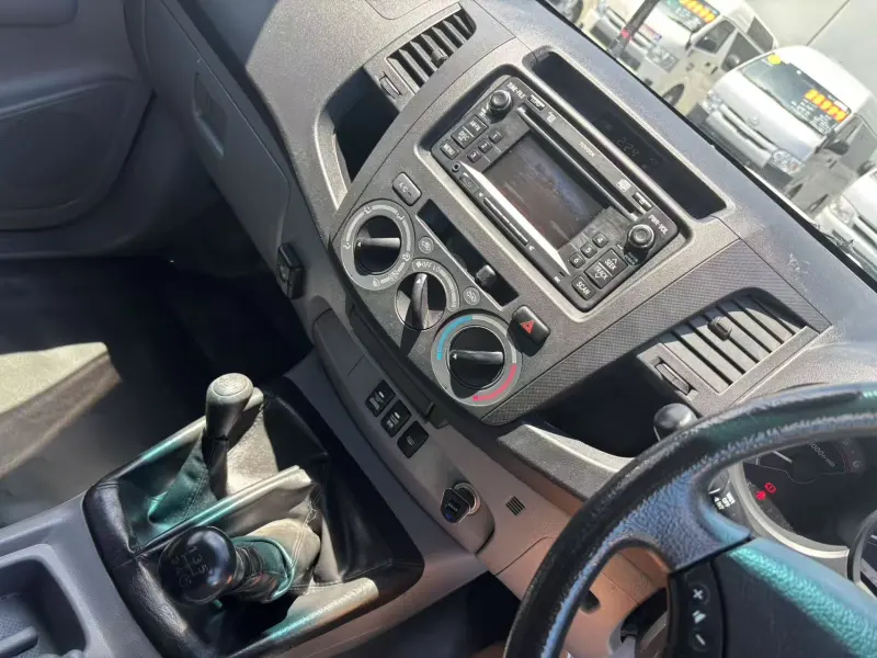 2010 TOYOTA HILUX SR5 (4x4) Turbo Diesel, Manual, Well maintained and tones of equipment