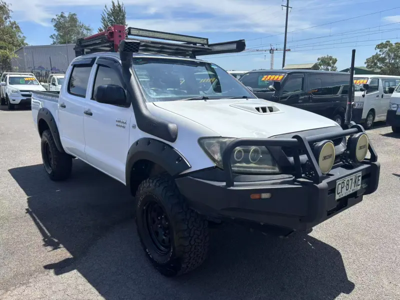 2010 TOYOTA HILUX SR5 (4x4) Turbo Diesel, Manual, Well maintained and tones of equipment