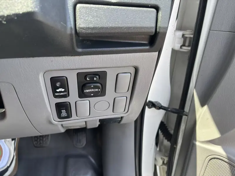 2010 TOYOTA HILUX (4x4) Turbo Diesel, Manual, Well maintained and tones of equipment