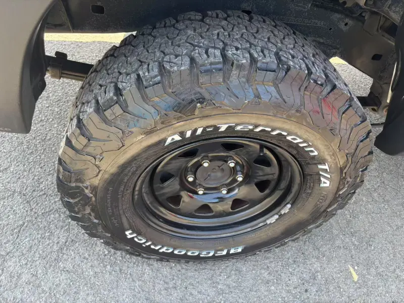 2010 TOYOTA HILUX SR5 (4x4) Turbo Diesel, Manual, Well maintained and tones of equipment