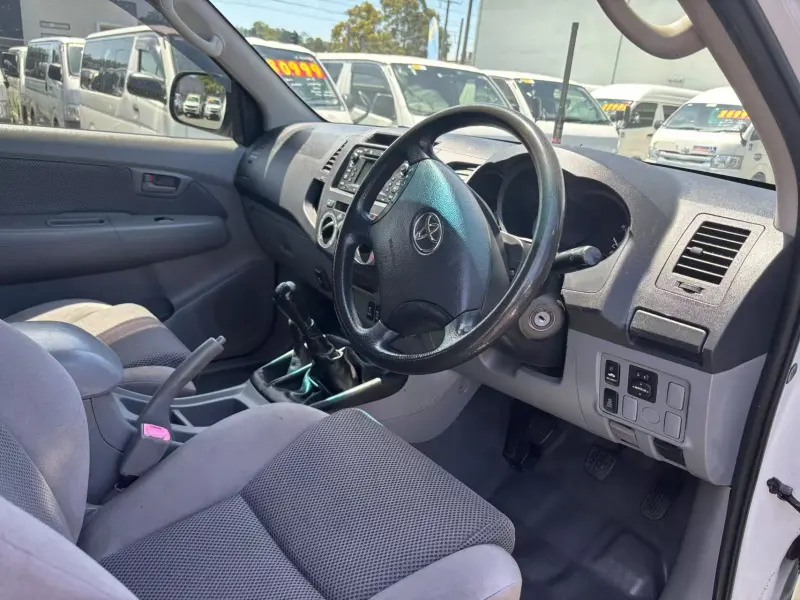 2010 TOYOTA HILUX SR5 (4x4) Turbo Diesel, Manual, Well maintained and tones of equipment