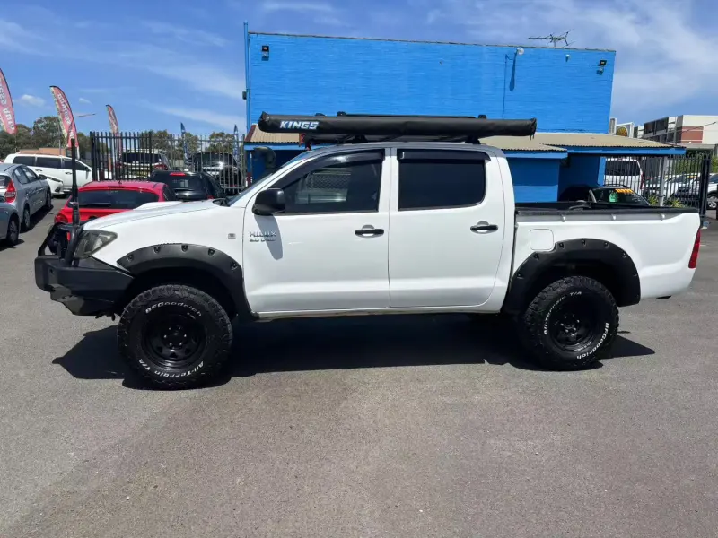 2010 TOYOTA HILUX SR5 (4x4) Turbo Diesel, Manual, Well maintained and tones of equipment