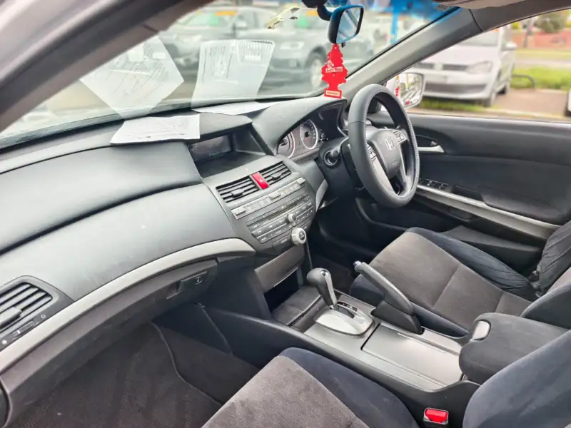 2010 HONDA ACCORD VTi, auto, low kilometers, $ 7999
