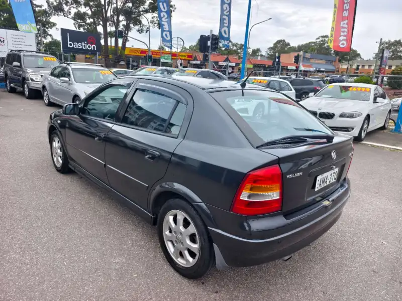 2002 HOLDEN ASTRA CITY, auto, low kilometers, $ 3800 Cheap reliable 1st car.
