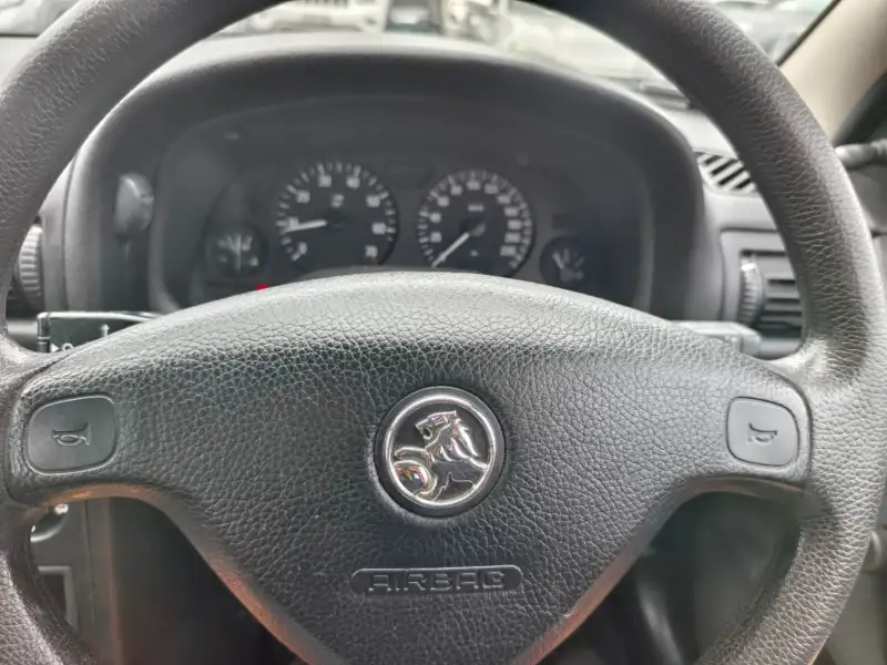 2002 HOLDEN ASTRA CITY, auto, low kilometers, $ 3800 Cheap reliable 1st car.