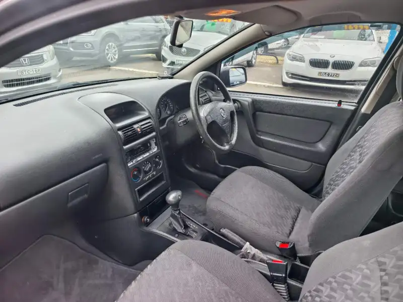 2002 HOLDEN ASTRA CITY, auto, low kilometers, $ 3800 Cheap reliable 1st car.