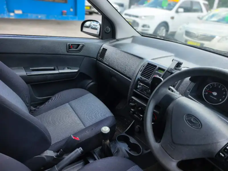 2011 HYUNDAI GETZ S, manual, $ 2999 Cheap reliable car from A to B.